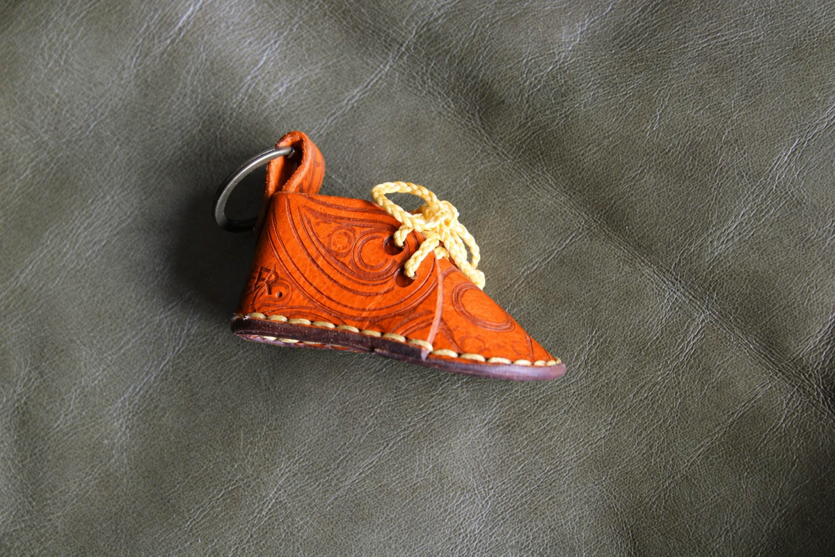 Veldskoen Keyring in Orange