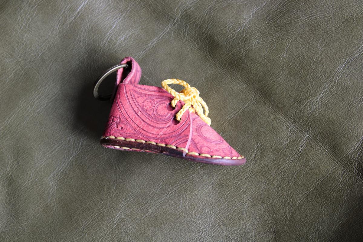 Veldskoen Keyring in Pink