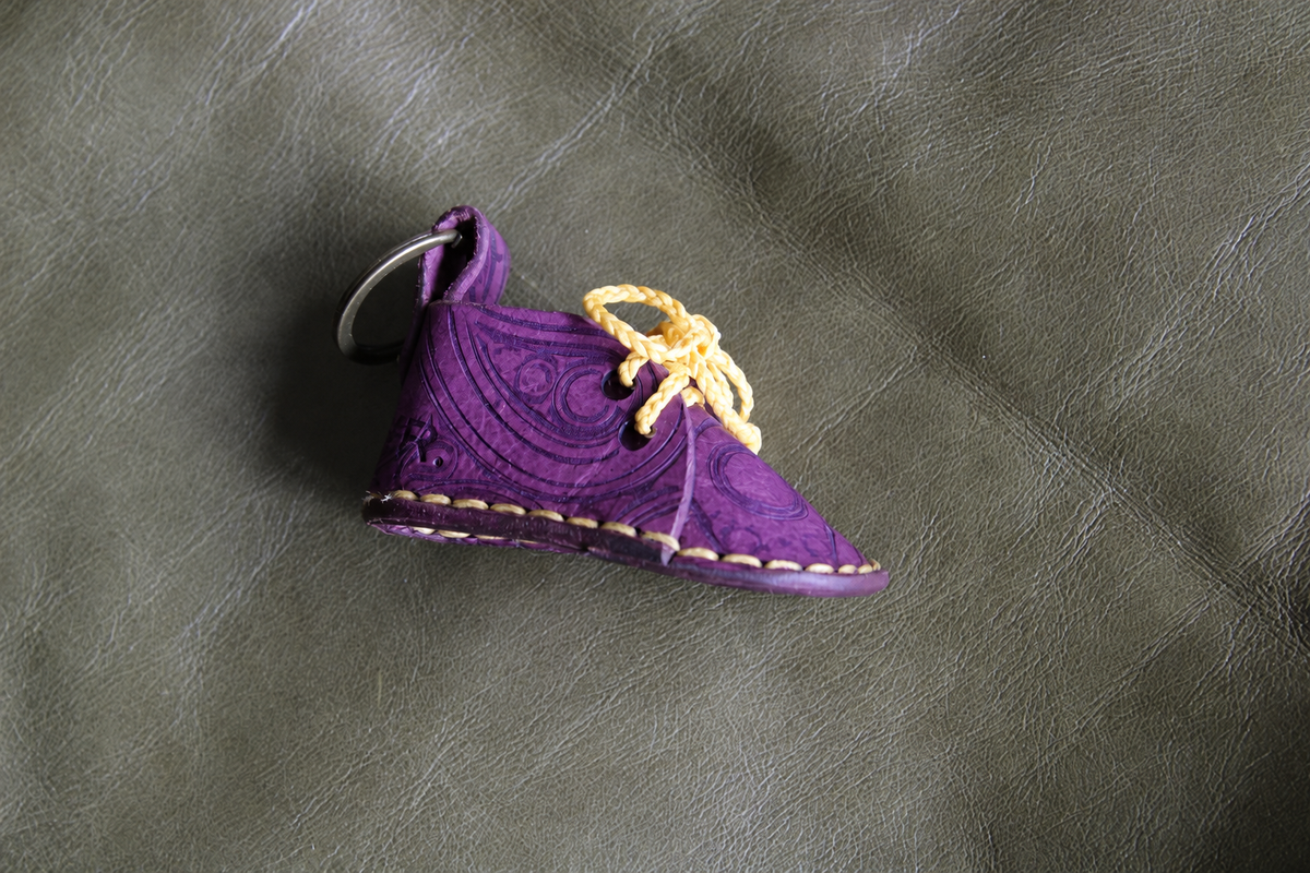 Veldskoen Keyring in Purple